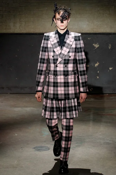 Look 15